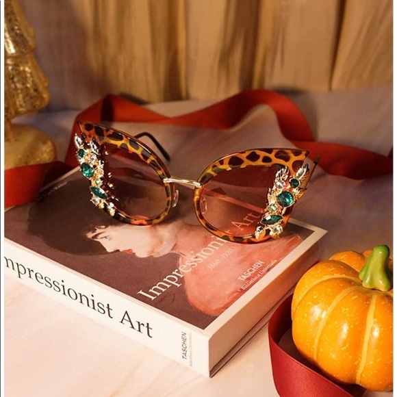 Oversized Jeweled Butterfly Shaped Sunglasses - Picture 2 of 4